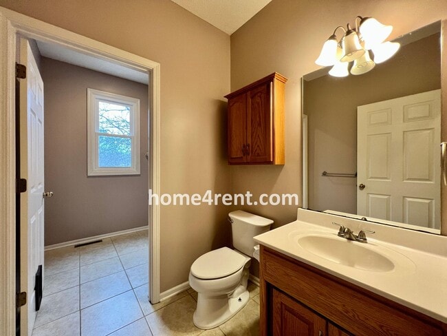 Building Photo - Beautiful Four Bedroom Home in Blue Valley...