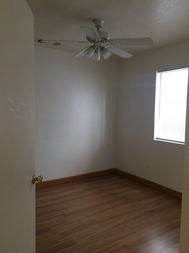 Building Photo - Beautiful 3 bedroom 2 bath North Phoenix h...