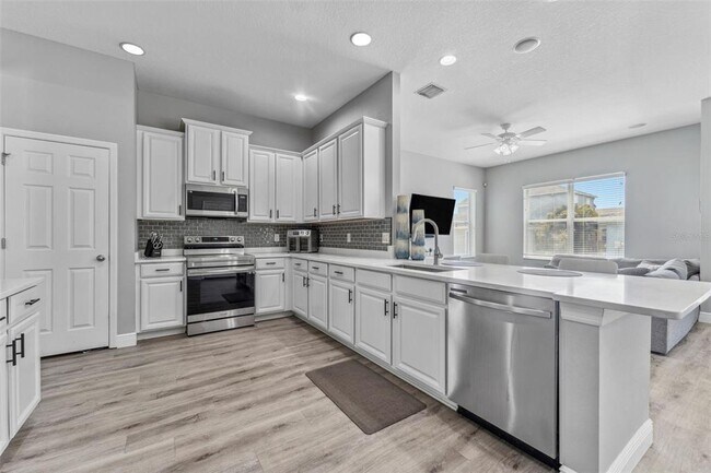 Building Photo - 6111 Hadley Commons Dr