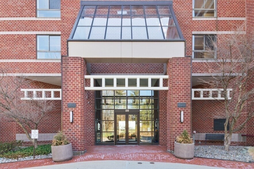 Building Photo - 199 Coolidge Ave