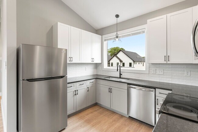 Building Photo - Medford Mews, Carriage House 317