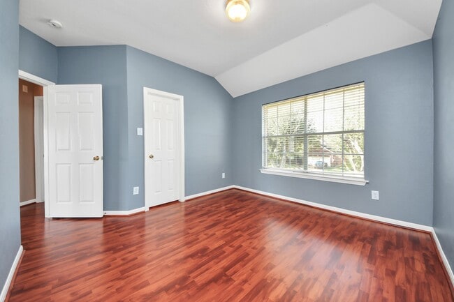 Building Photo - 1631 Mustang Crossing