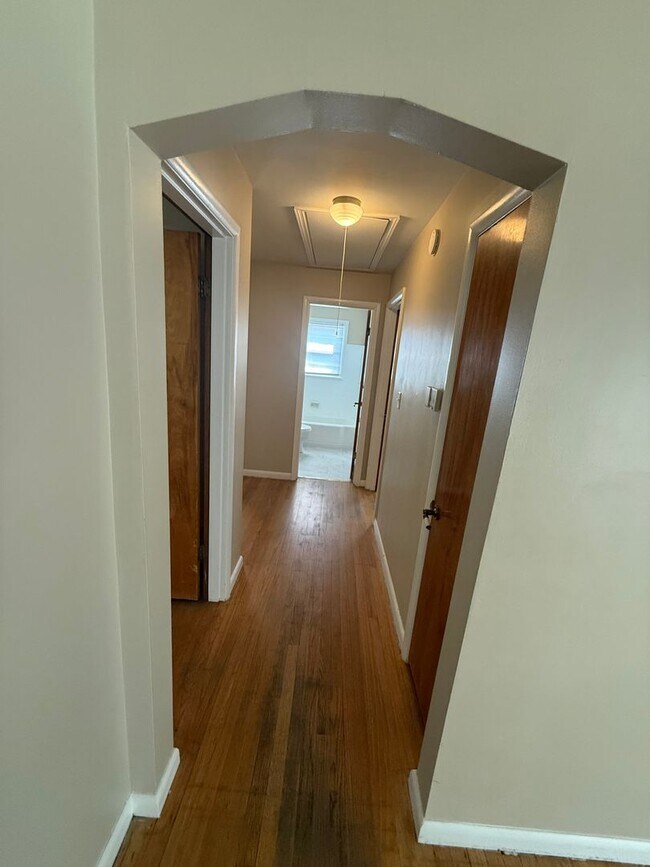 Building Photo - Cloverport Neighborhood! Dixie close to Wa...