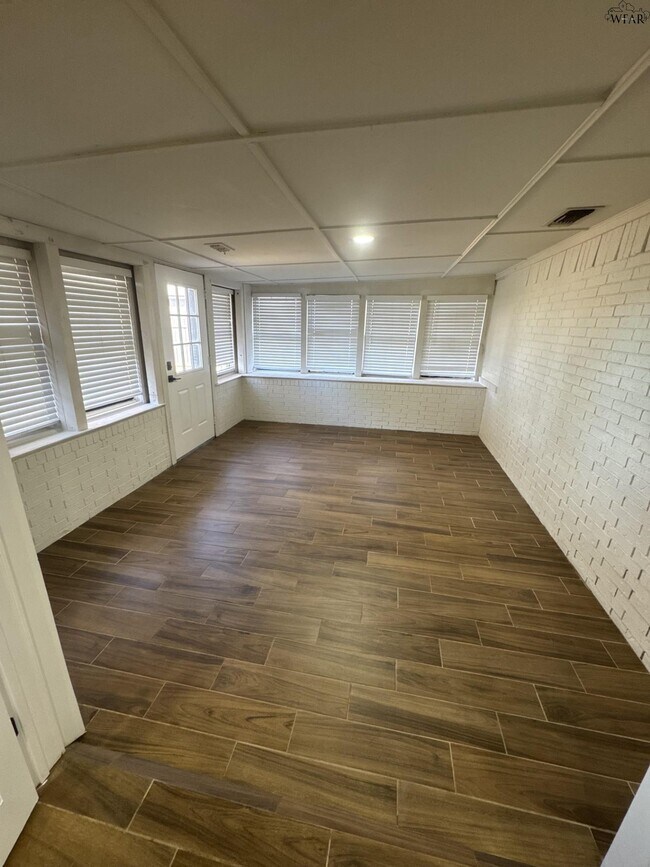 Building Photo - 1207 Danberry St