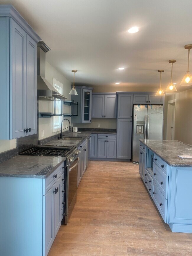 Building Photo - Brand new construction 5 bedroom 3 bath wi...