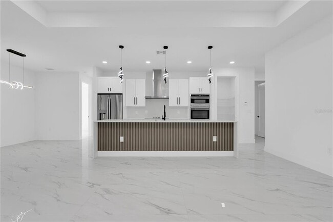 Building Photo - 358 Vitorio St