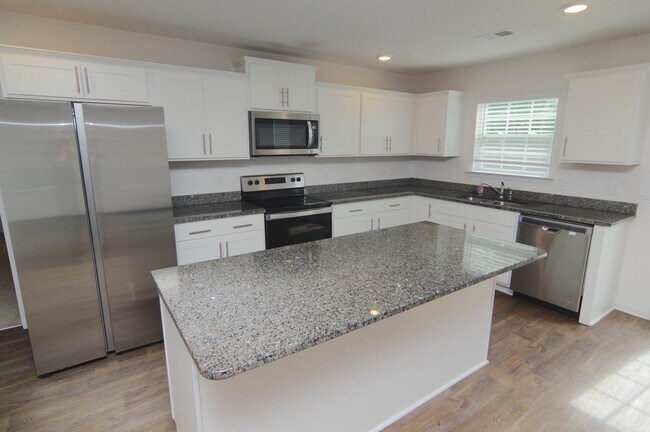 Building Photo - 116 Leslie Silver Dr