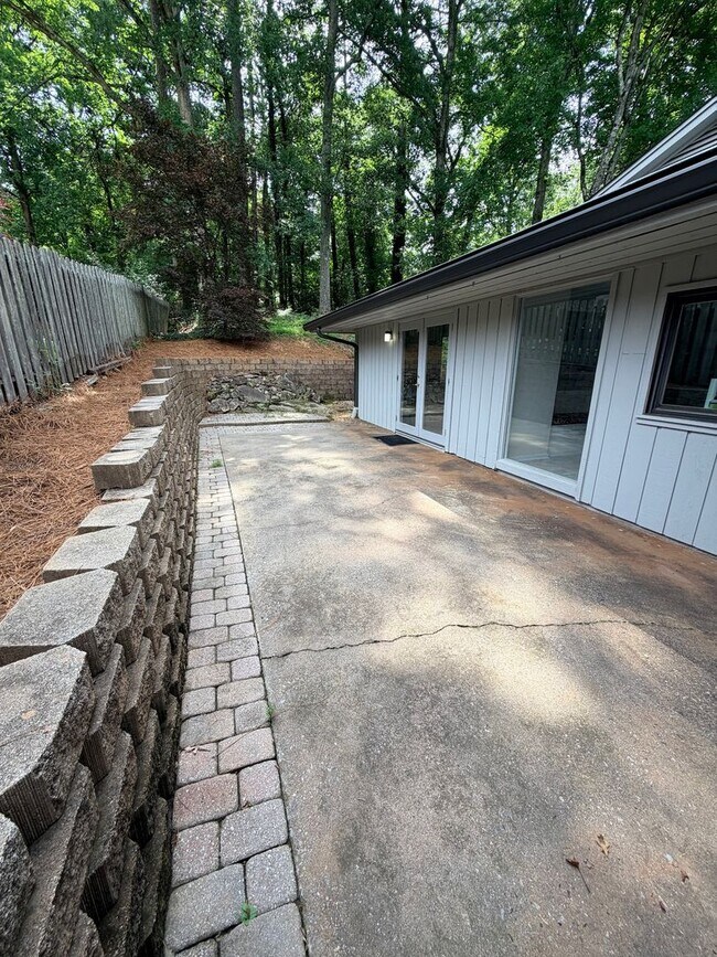 Building Photo - Beautiful Ranch Home in East Cobb's Indian Hills Subdivision!