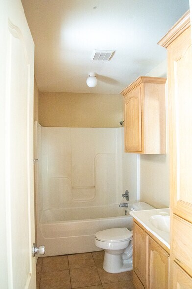 Building Photo - 1003 Cedarwood Dr