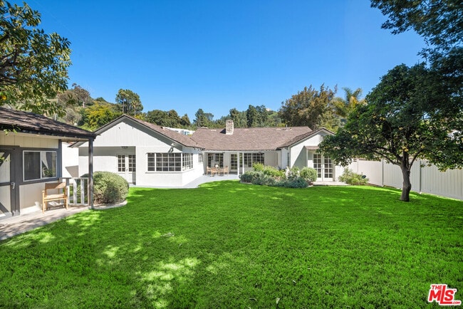 Building Photo - 2107 Coldwater Canyon Dr