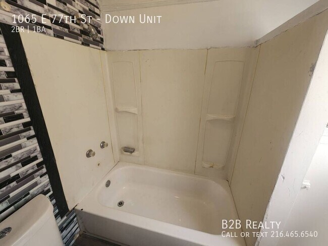 Building Photo - 1065 E 77th St