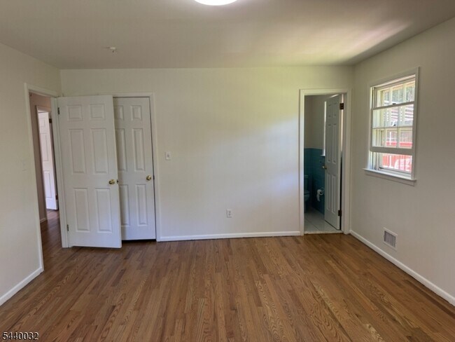 Building Photo - 76 Cider Mill Rd