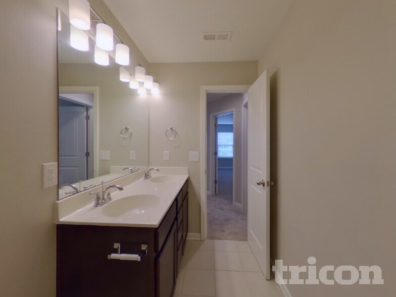 Building Photo - 1131 Rankin Oaks St