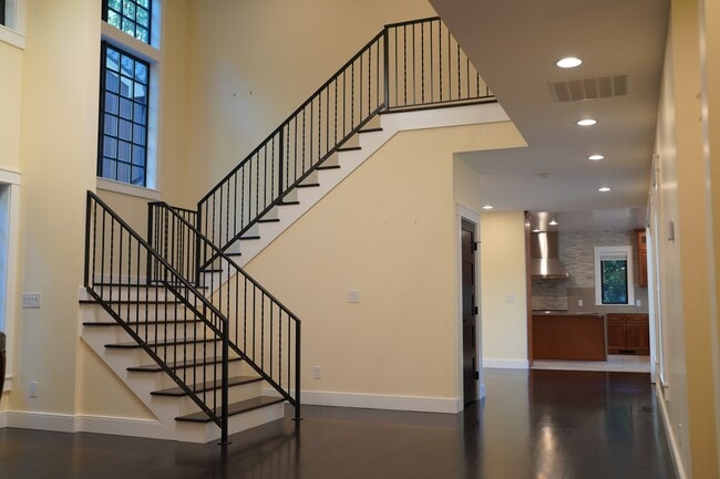 Building Photo - 3839-3136 136th Ave NE