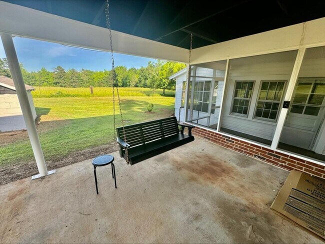 Building Photo - 23504 US-221