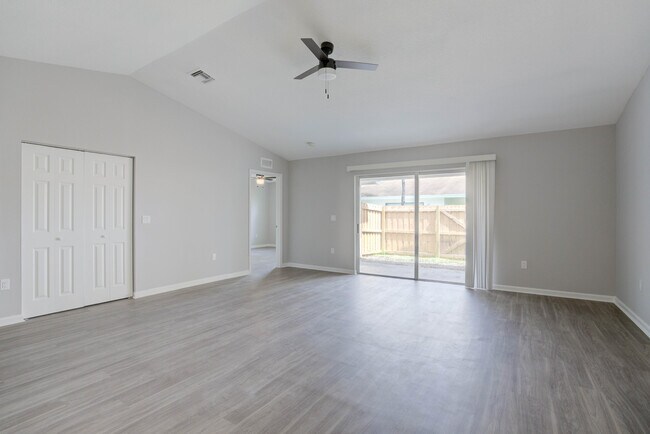 Building Photo - 9240 Roan Ln