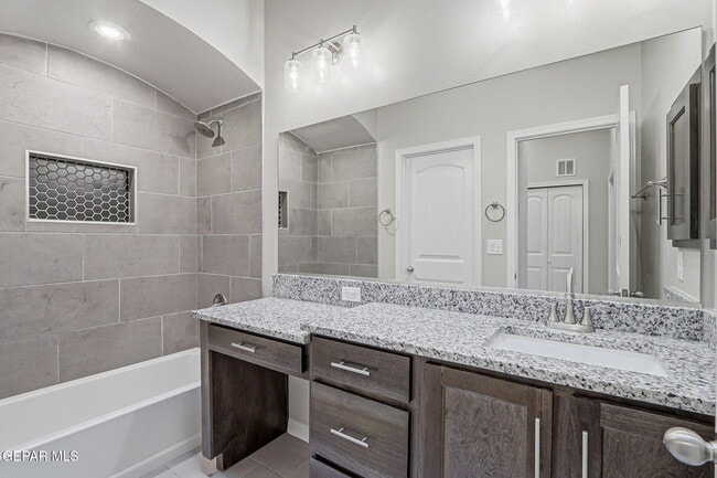 Building Photo - 909 Ada Ln