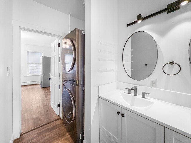 Building Photo - 634 High St