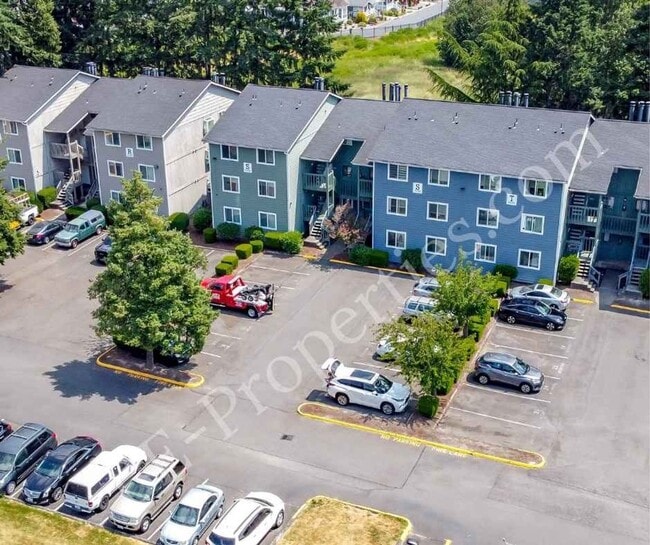 Building Photo - Cozy 1 Bedroom in the By The Green Community.