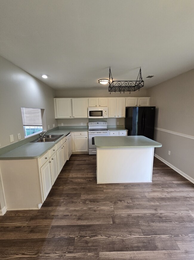 Building Photo - 7434 Stone Mountain Ct