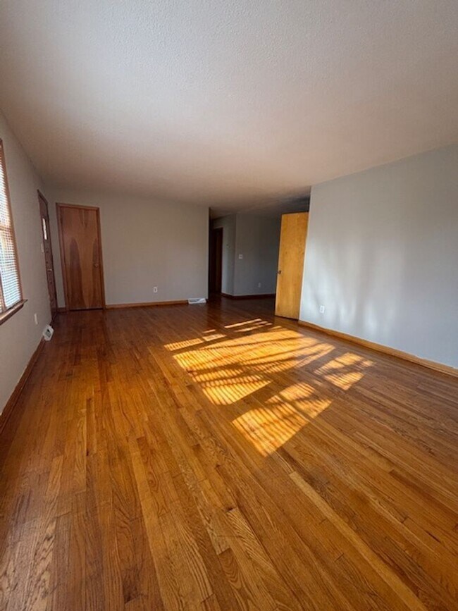 Building Photo - 891 Hill St