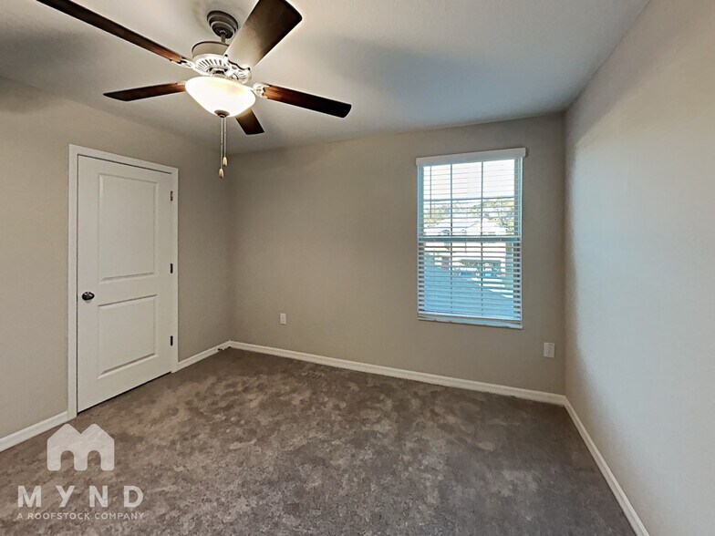 Building Photo - 5250 White Chicory Dr