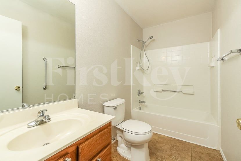 Building Photo - 5878 E Cedarbird Dr