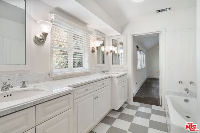 Building Photo - 10521 Rocca Pl