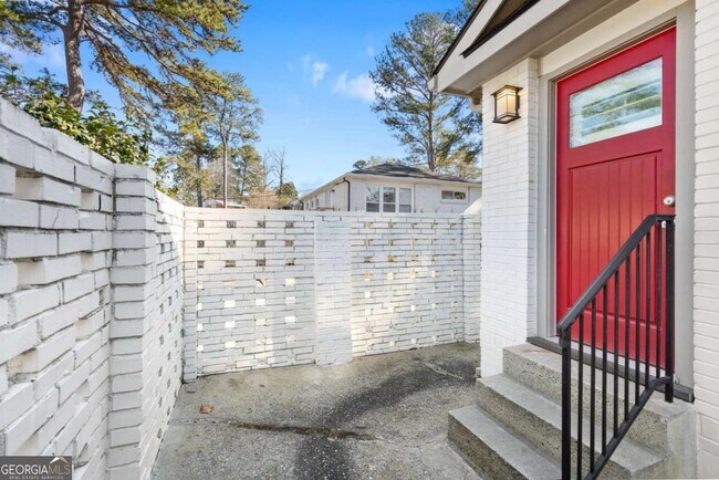 Building Photo - 2026 Harwinor Rd SE