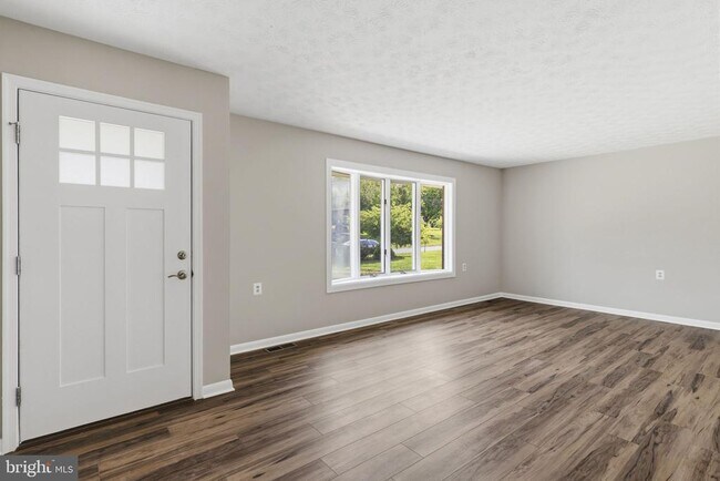 Building Photo - 638 Westwood Dr