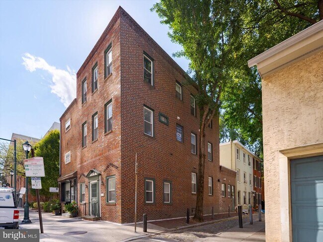 Building Photo - 1108 Locust St