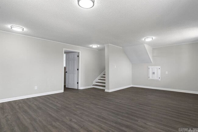 Building Photo - 2014 W Lakeview