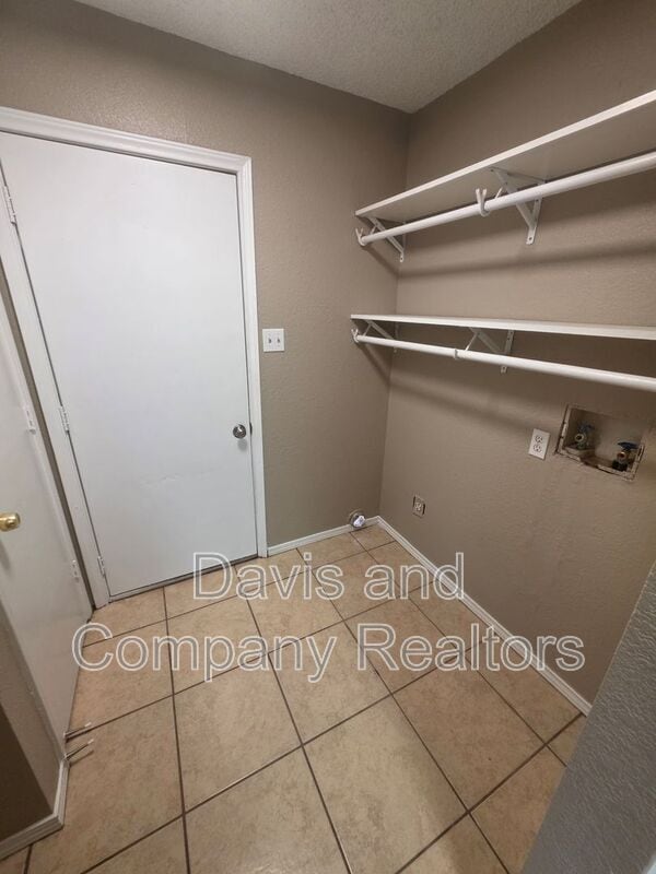 Building Photo - 4422 Fairgate Dr
