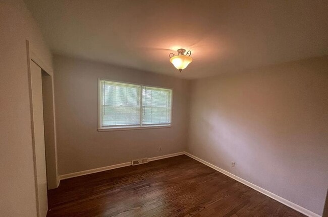 Building Photo - Beautiful 3 bed 2 bath home AVAILABLE NOW!
