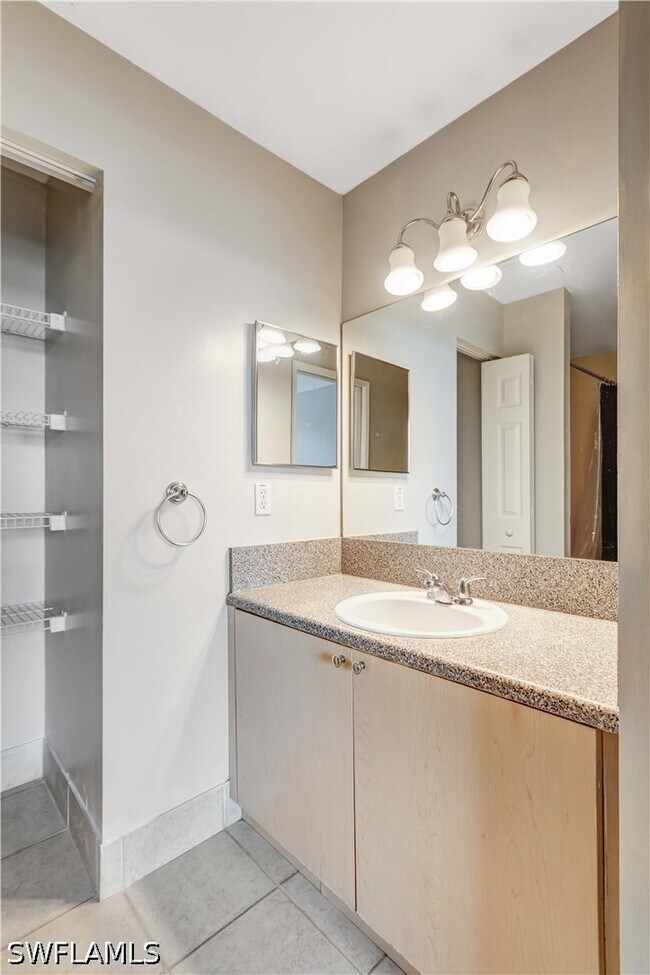 Building Photo - 1105 Reserve Ct