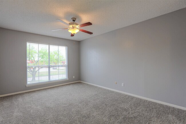 Building Photo - 3919 Fairmont Pkwy