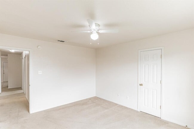 Building Photo - 319 Cedar Ridge Dr