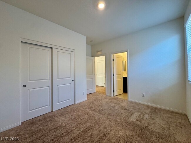 Building Photo - 8109 Minavalle Ave