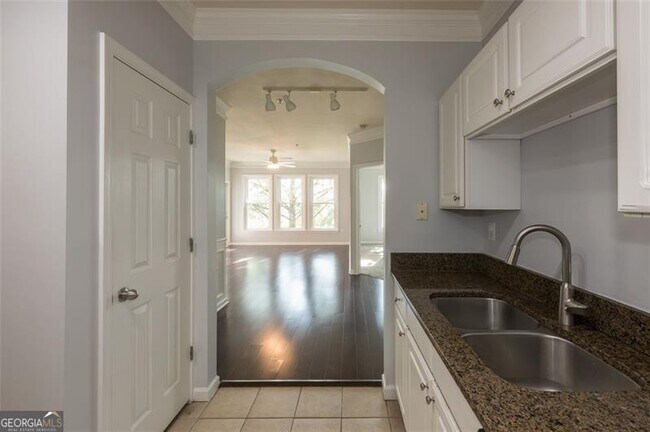 Building Photo - 1850 Cotillion Dr