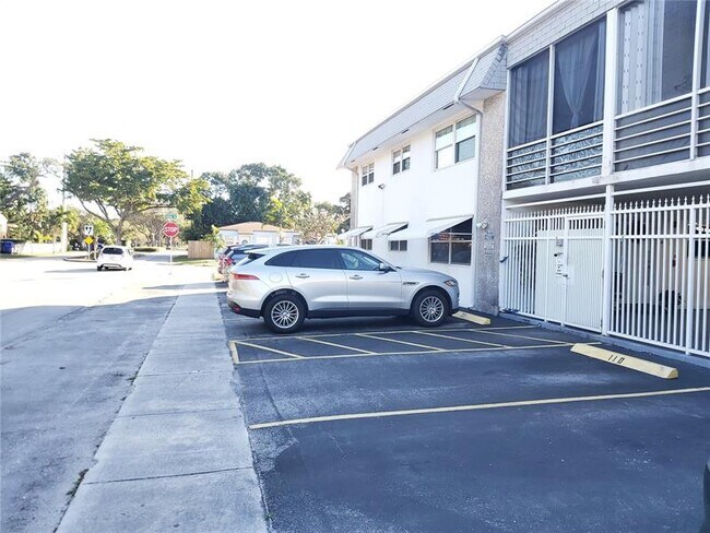 Building Photo - 1300 N 17th Ave