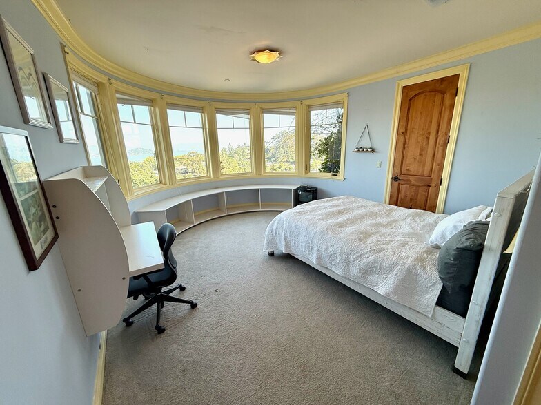 Bedroom 2-Queen - 115 Inez Pl