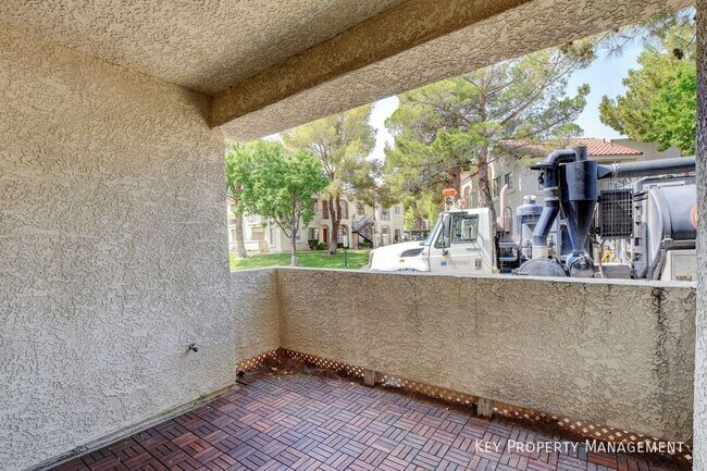 Building Photo - 4700 Nara Vista Way