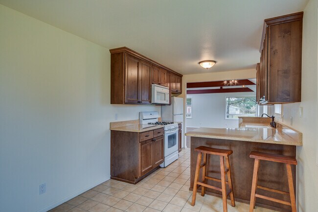 Building Photo - 4 Bedroom House in Coupeville