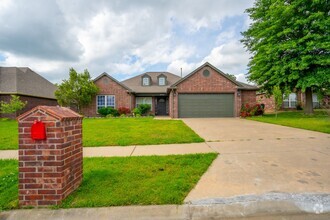 Building Photo - 4 Bed | 2 Bath | Owasso | $2060 | Mid July