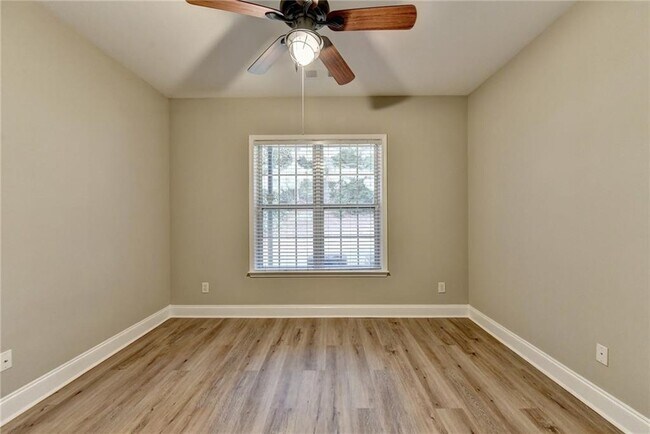 Building Photo - 4005 Edgecomb Dr