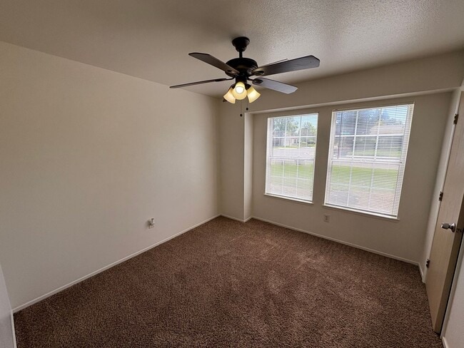 Building Photo - NW Visalia home available in a great neighborhood! available soon