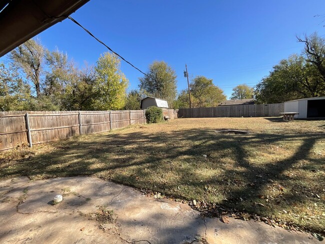 Building Photo - 1824 Lariet Ln