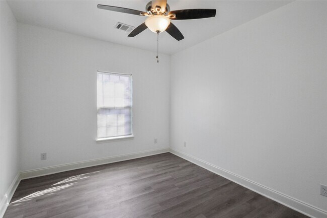 Building Photo - 531 N Estelle St