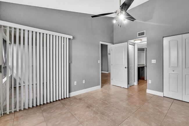 Building Photo - 2803 N Oakland Forest Dr