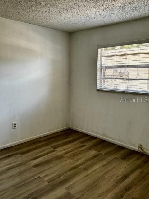 Building Photo - 3073 Pine Tree Ave